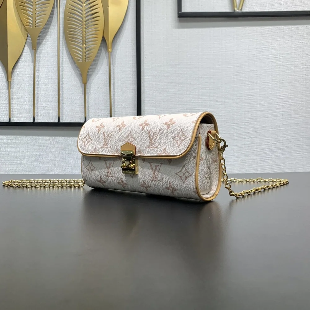 Louis Vuitton Pochette Camille